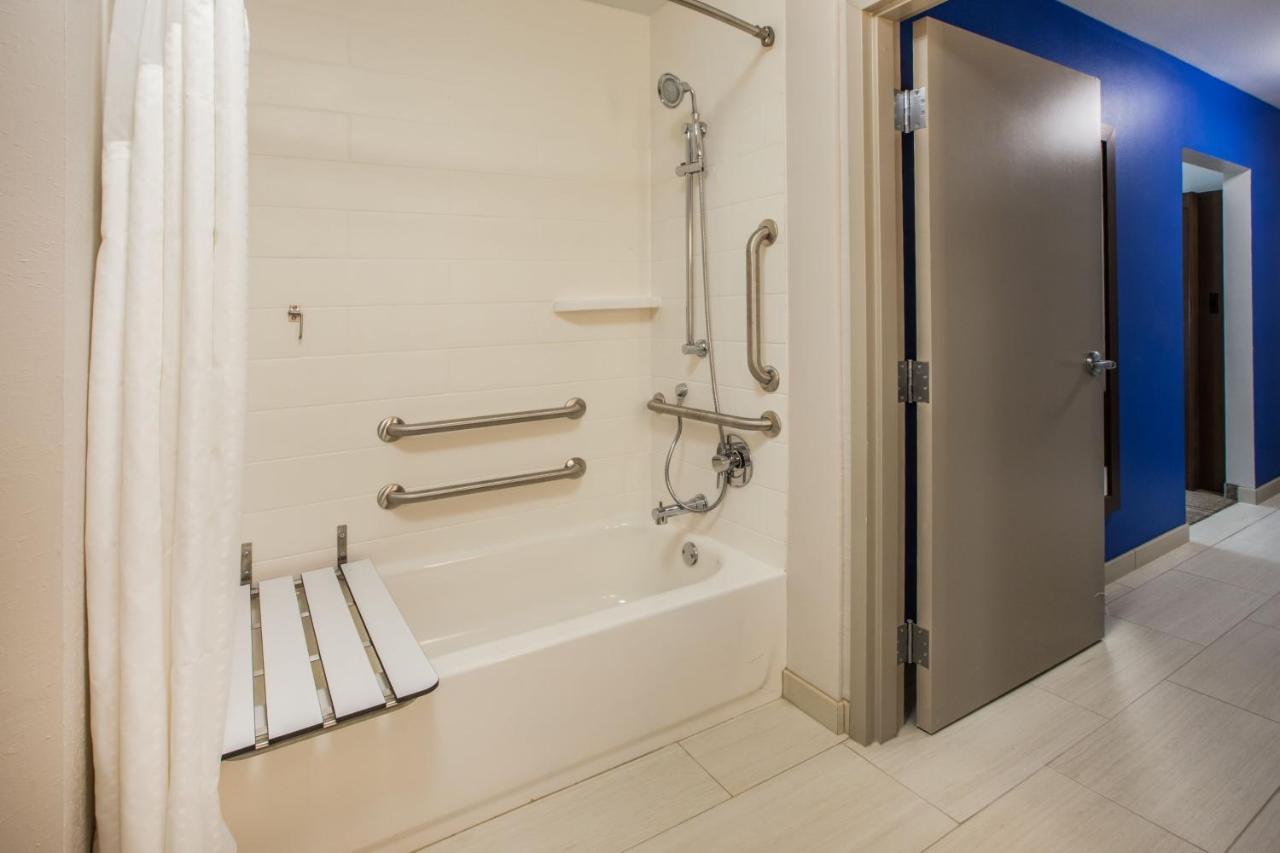Holiday Inn Express - Blair By Ihg Экстерьер фото