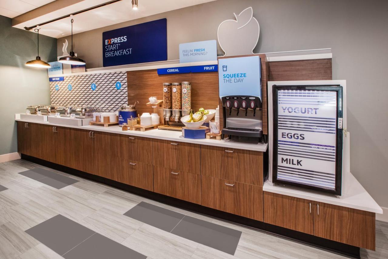 Holiday Inn Express - Blair By Ihg Экстерьер фото